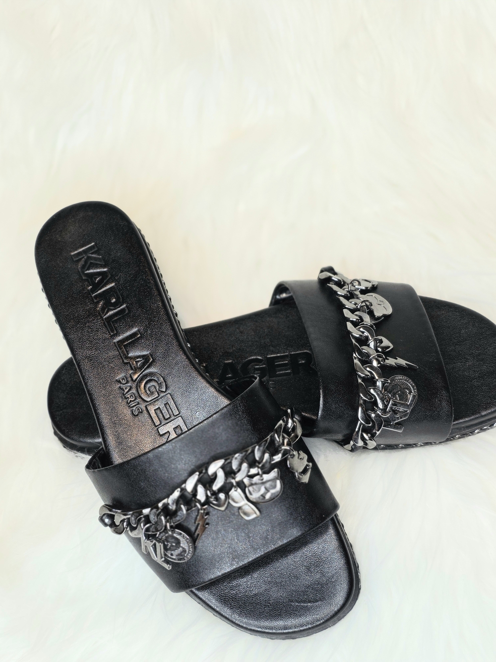 Karl Lagerfeld Basia Black Charm Chain  -Trim Slide Sandals  Size 7M New